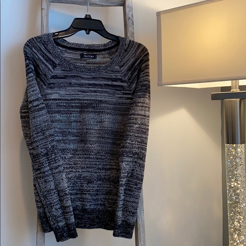 VOLCOM knitted sweater